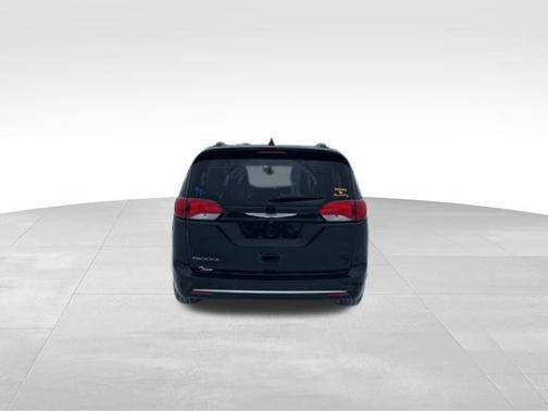 2018 Chrysler Pacifica Touring-L