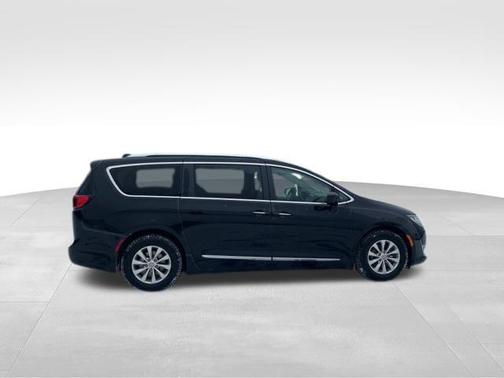 2018 Chrysler Pacifica Touring-L