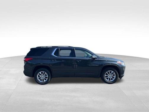 Graphite Metallic 2020 Chevrolet Traverse LT Cloth