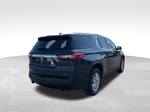 Graphite Metallic 2020 Chevrolet Traverse LT Cloth