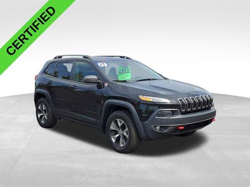 Diamond Black Crystal Pearl 2017 Jeep Cherokee Trailhawk