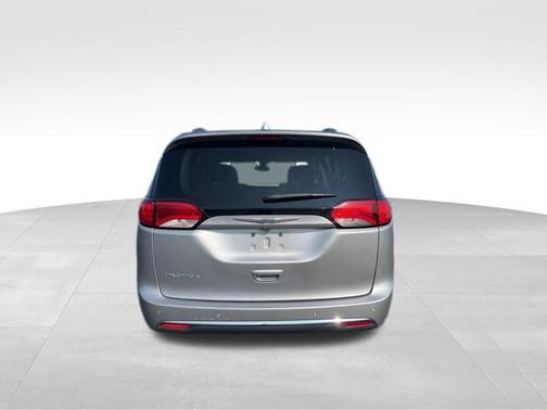 2018 Chrysler Pacifica Touring-L