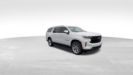 Iridescent Pearl Tricoat 2023 Chevrolet Suburban RST