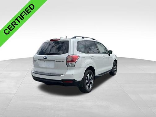Crystal White Pearl 2018 Subaru Forester 2.5i
