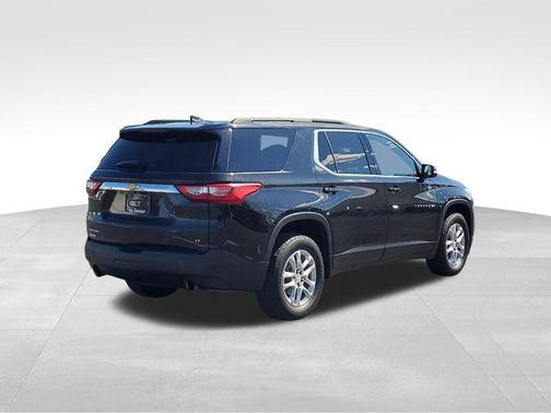 Mosaic Black Metallic 2020 Chevrolet Traverse LT Leather