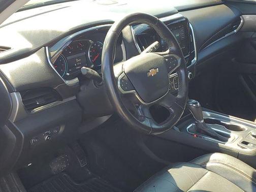 Mosaic Black Metallic 2020 Chevrolet Traverse LT Leather