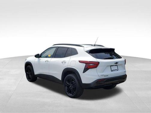Summit White 2025 Chevrolet Trax FWD ACTIV