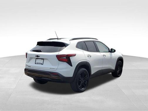 Summit White 2025 Chevrolet Trax FWD ACTIV