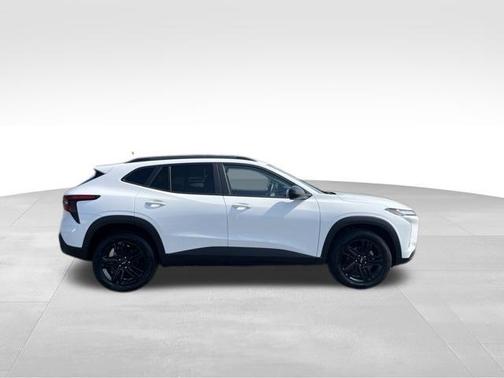 Summit White 2025 Chevrolet Trax FWD ACTIV