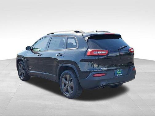 Brilliant Black Crystal Pearlcoat 2016 Jeep Cherokee Latitude