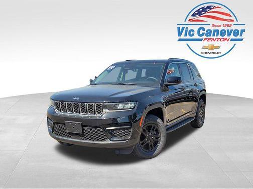 Diamond Black Crystal Pearl 2023 Jeep Grand Cherokee Laredo