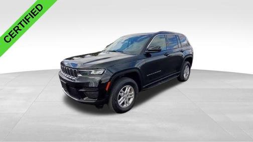 Diamond Black Crystal Pearl 2023 Jeep Grand Cherokee Laredo