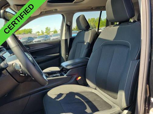 Diamond Black Crystal Pearl 2023 Jeep Grand Cherokee Laredo