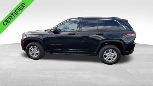 Diamond Black Crystal Pearl 2023 Jeep Grand Cherokee Laredo
