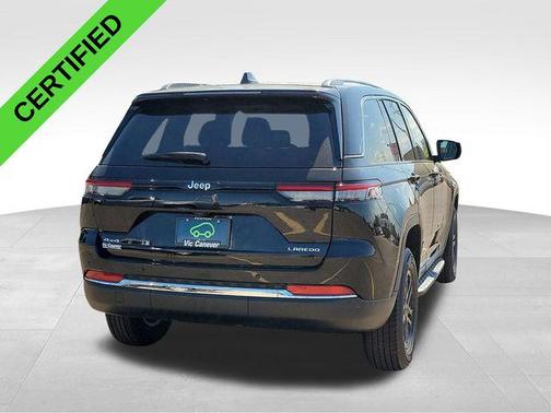 Diamond Black Crystal Pearl 2023 Jeep Grand Cherokee Laredo