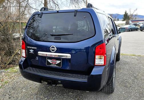 2011 Nissan Pathfinder LE