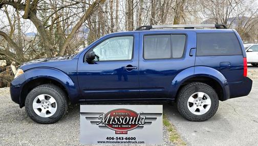 2011 Nissan Pathfinder LE
