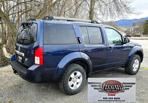 2011 Nissan Pathfinder LE