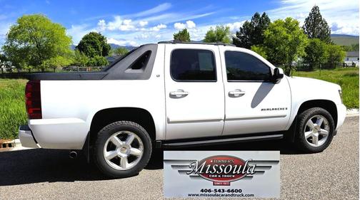 White 2008 Chevrolet Avalanche 1500 LT