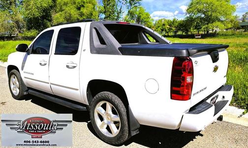 White 2008 Chevrolet Avalanche 1500 LT