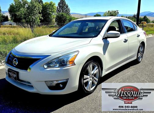 White 2013 Nissan Altima 3.5 SV