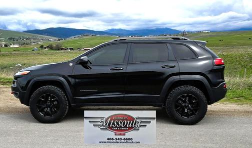 Brilliant Black Crystal Pearlcoat 2016 Jeep Cherokee Trailhawk
