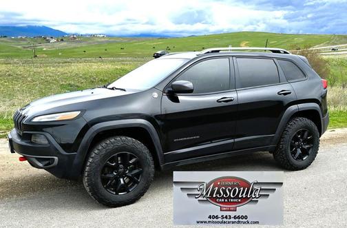 Brilliant Black Crystal Pearlcoat 2016 Jeep Cherokee Trailhawk