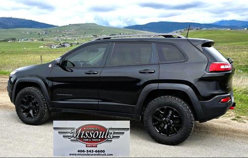 Brilliant Black Crystal Pearlcoat 2016 Jeep Cherokee Trailhawk