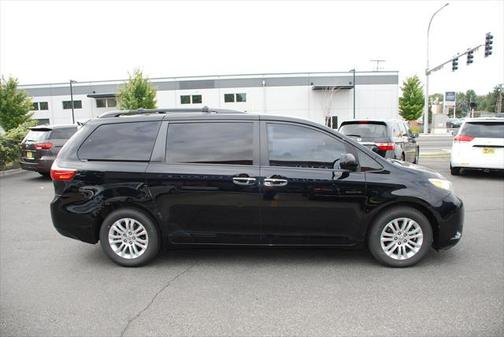 2016 Toyota Sienna XLE