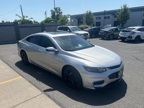 Silver Ice Metallic 2018 Chevrolet Malibu LT