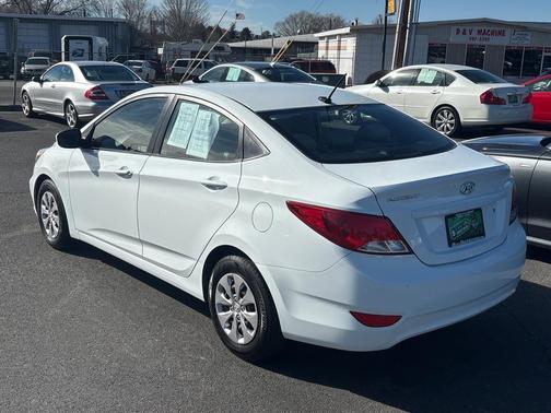 2016 Hyundai Accent SE