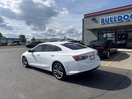 Summit White 2024 Chevrolet Malibu FWD 2LT