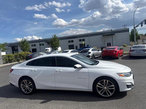 Summit White 2024 Chevrolet Malibu FWD 2LT