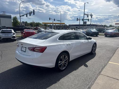 Summit White 2024 Chevrolet Malibu FWD 2LT