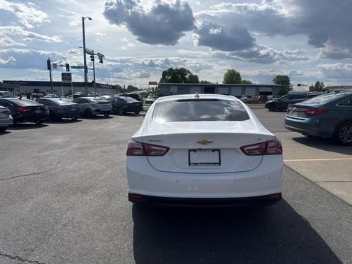 Summit White 2024 Chevrolet Malibu FWD 2LT