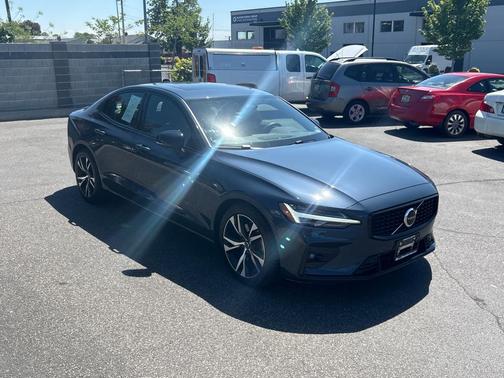 Denim Blue Metallic 2023 Volvo S60 B5 Core Dark Theme