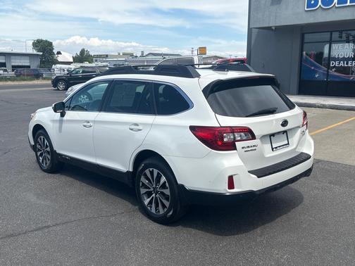 Crystal White Pearl 2017 Subaru Outback 2.5i Limited