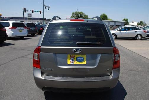 2009 Kia Rondo LX