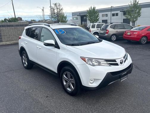 Super White 2015 Toyota RAV4 XLE
