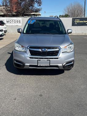 Ice Silver Metallic 2017 Subaru Forester 2.5i Premium