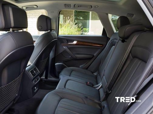 Photo 3 of 8 of 2018 Audi Q5 2.0T Tech Premium
