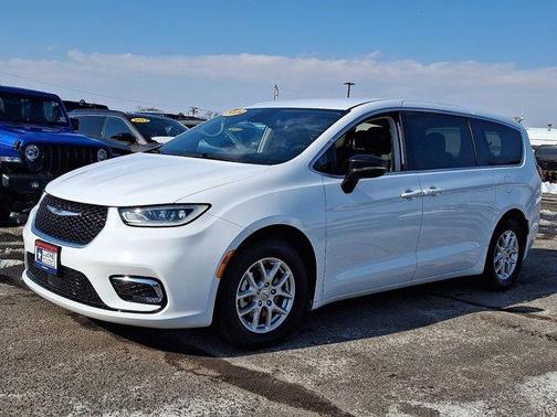 2024 Chrysler Pacifica Touring-L