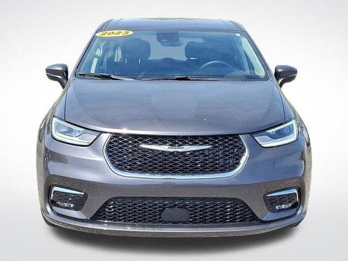 2023 Chrysler Pacifica Touring-L
