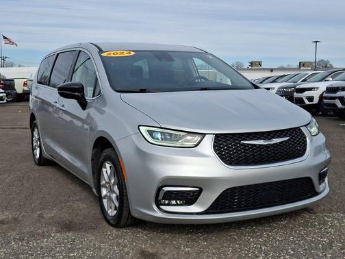 2024 Chrysler Pacifica Touring-L