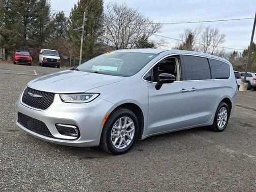 2024 Chrysler Pacifica Touring-L