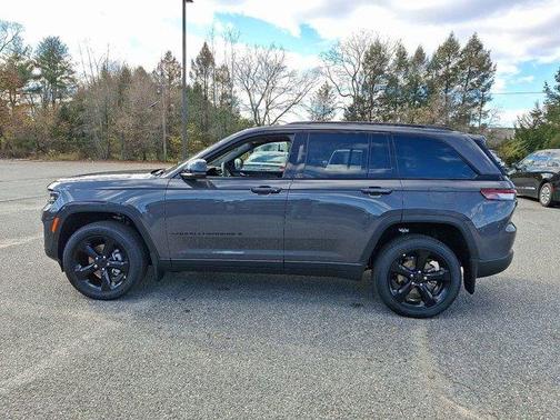 2025 Jeep Grand Cherokee Laredo