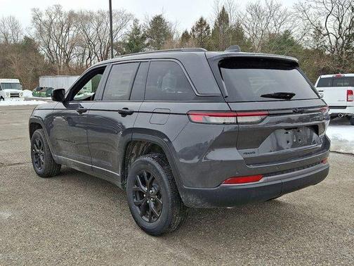 2026 Jeep Grand Cherokee Laredo
