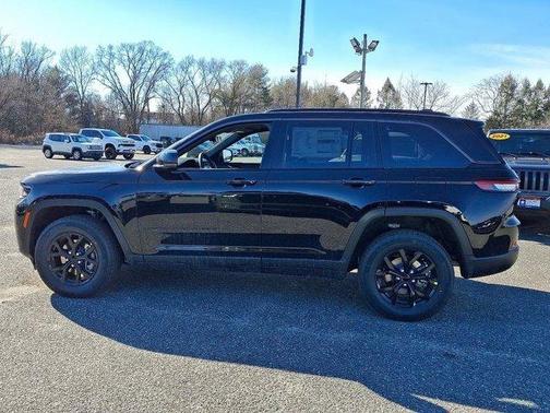 2026 Jeep Grand Cherokee Laredo