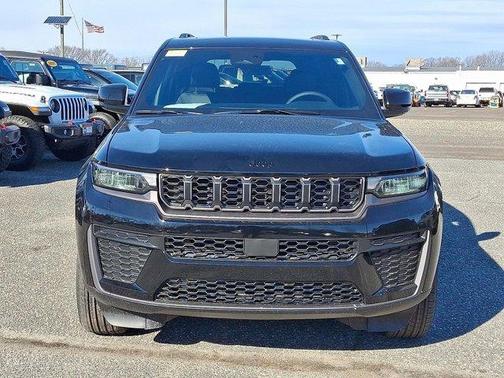 2026 Jeep Grand Cherokee Laredo