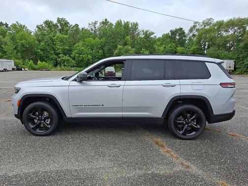 2022 Jeep Grand Cherokee L Laredo